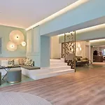 Via Augusta Hotel 2*