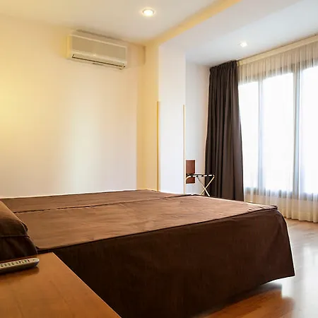 Via Augusta Hotel 2*