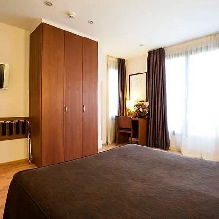 Via Augusta Hotel 2*